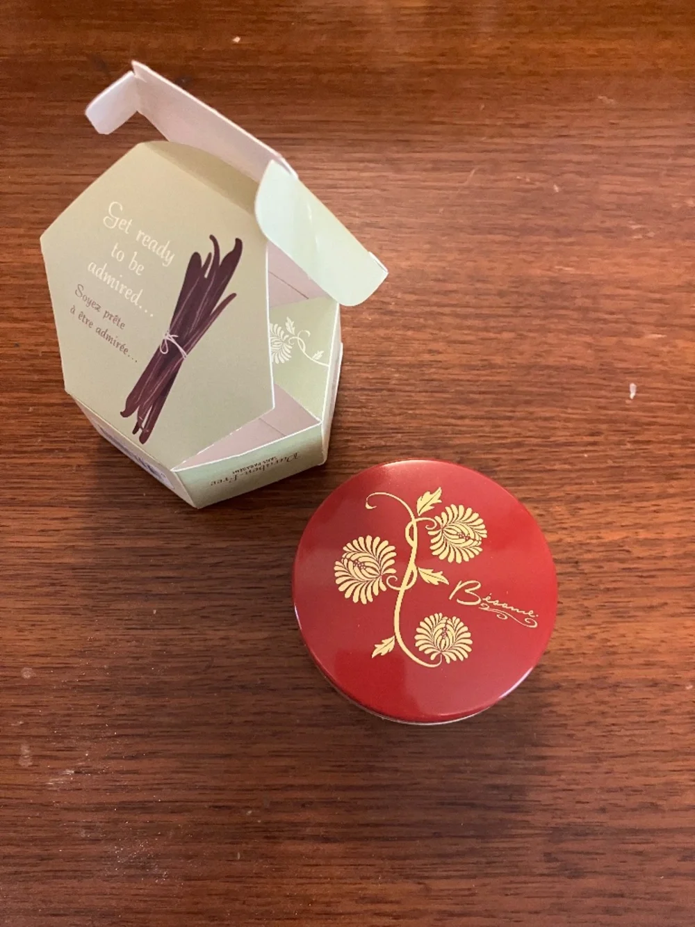 Besame Face setting powder *open box*